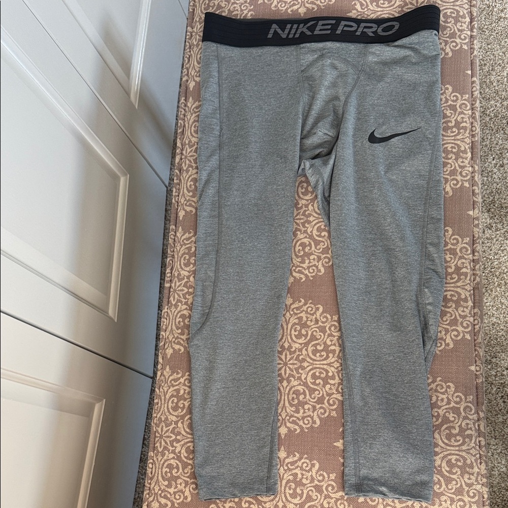 Nike Men’s Grey Athletic Leggings with Black Waistband